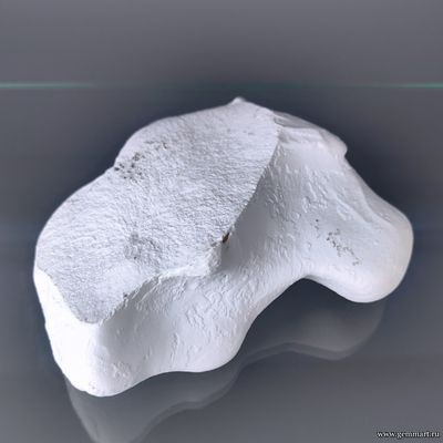 Кахолонг с корочкой кенияита. Южный Крал. Россия. 110*85*40мм