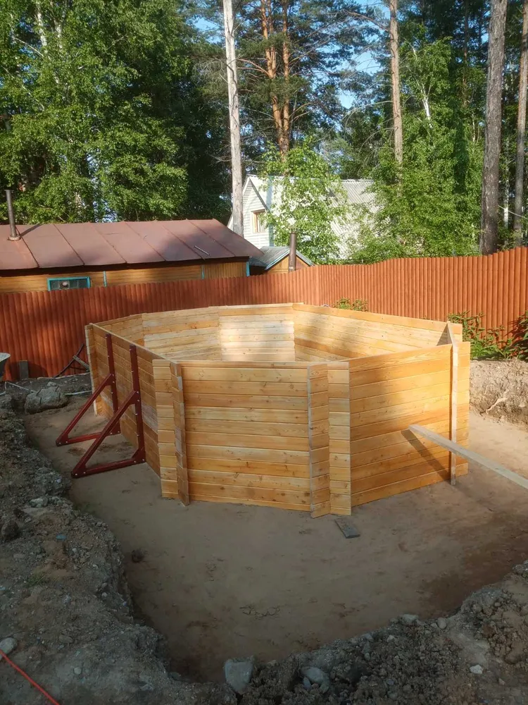 сборка каркаса деревянного бассейна Кристалл