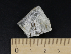 Гакманит (Содалит), светится в УФ, Россия, Мурманская обл. (22*21*15 мм, вес: 5,6 г) №26753