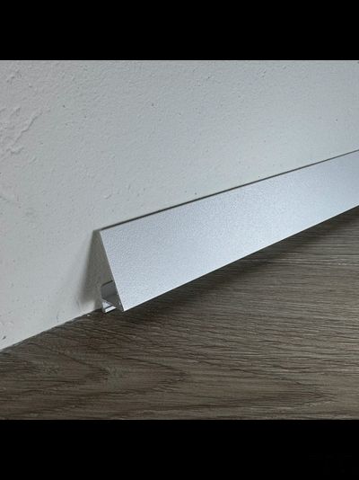 Плинтус Pro Design Corner 570 Белый муар