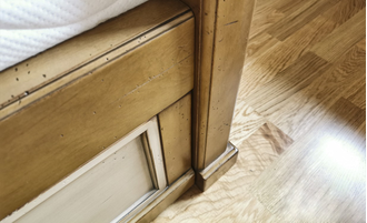 Кровать-кушетка с выдвижными ящиками.