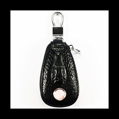 Ключница для авто ключей. Крокодил. С металлической вставкой под логотип авто. Цвет: Чёрный. С ЛИНЗОЙ