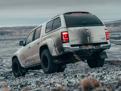 Кунг Carryboy S560 на Volkswagen Amarok Arctic Trucks, белый цвет B4B4