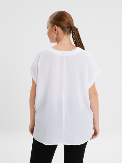 Топ белый с угловым вырезом