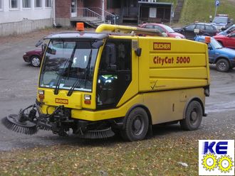 Стекло двери левое верхнее переднее BUCHER CityCat 5000