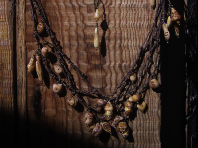 Фарфоровый комплект-талисман из колье и серёжек "Древняя Магия"