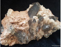 Дымчатый кварц на микроклине. 75*56*15мм