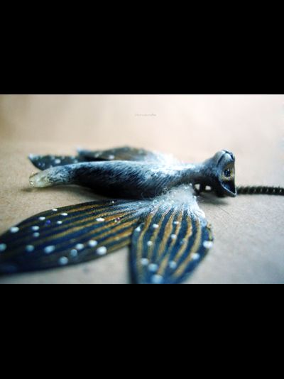 Миниатюрный кулон с бабочкой Ледяной Лисички