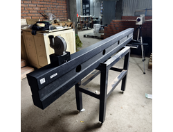 Линейка поверочная гранитная ШП-ТК твердокаменная 2000х200х80 мм Л-00003 Сторона 1-ая (9.2 мкм 01 Кл.) Сторона 2-ая (27.2 мкм 2 Кл.) с калибровкой