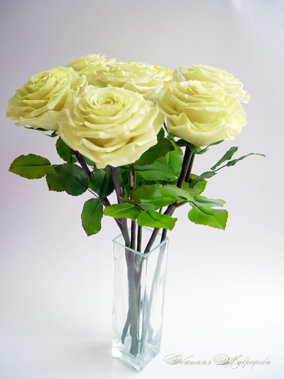 Желтые розы из полимерной глины полноразмерные