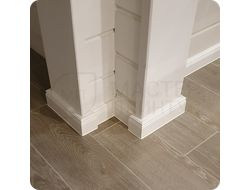 Плинтус ХДФ Dollken Cubu Hamburg Style 80мм Х 2,5 м 5012 Белый в интерьере 6