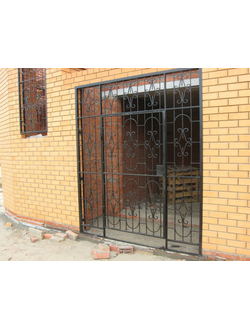 Металлические решетчатые тамбурные двери для технических и подъездных помещений