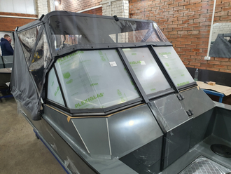 Твин-консоль модель 450 L-Z с ветровым стеклом и fish - палубой
