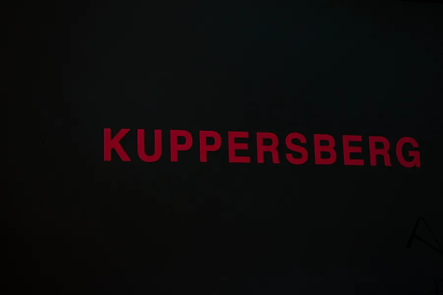 Оформление презентации Kuppersberg цветочными композициями от компании "Приятно" 