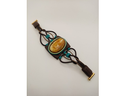 Браслет с янтарем.