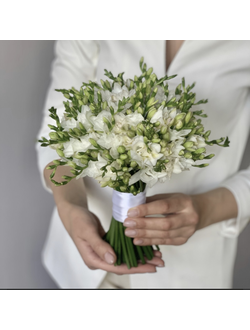 Букет невесты  из белой фрезии