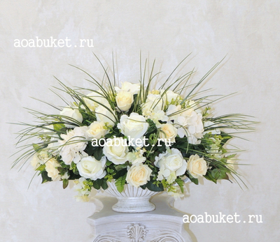 Цветочная композиция из искусственных цветов Белые розы  № УНС0015