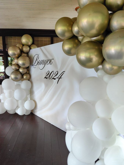 Оформление выпускного в светлом бело-золотом стиле № 1456