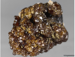 Андрадит (разн. гранат) и кварц. Россия. 50*32*30мм