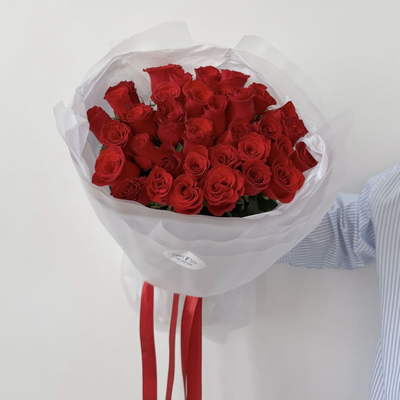 35 красных роз