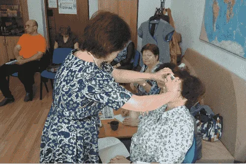 "Медицинская школа" в Екатеринбургском ДЭНАС-центре. Школу ведет врач И.Г. Минцева.