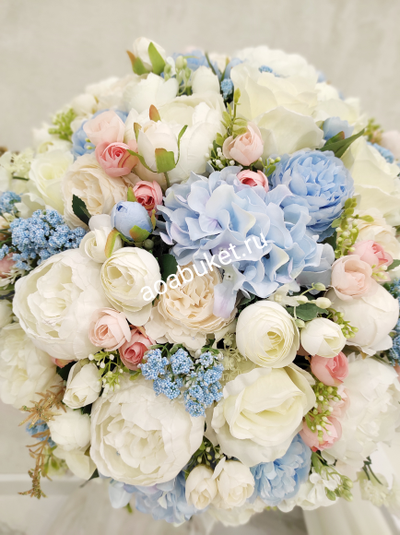 Композиция из искусственных цветов Алексия бело голубая № КВВ056