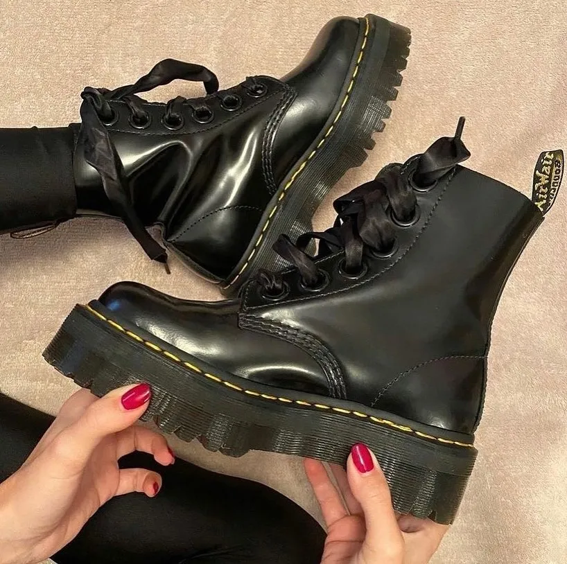 черные ботинки классические