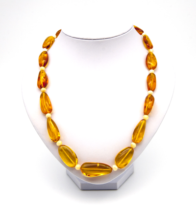 Бусы слива с шариками из медового янтаря 03132