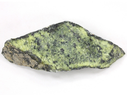 Змеевик, необработанный, дикий образец, Россия, КЧР, Урупский район (68*28*17 мм, 32 г) №37818