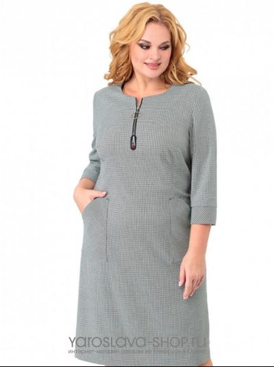 Платье серого цвета с застежкой молнией и накладными карманами по переду