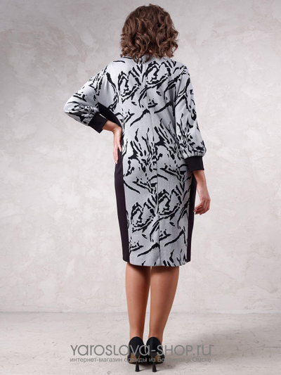 Утонченное прямое платье прилегающего силуэта