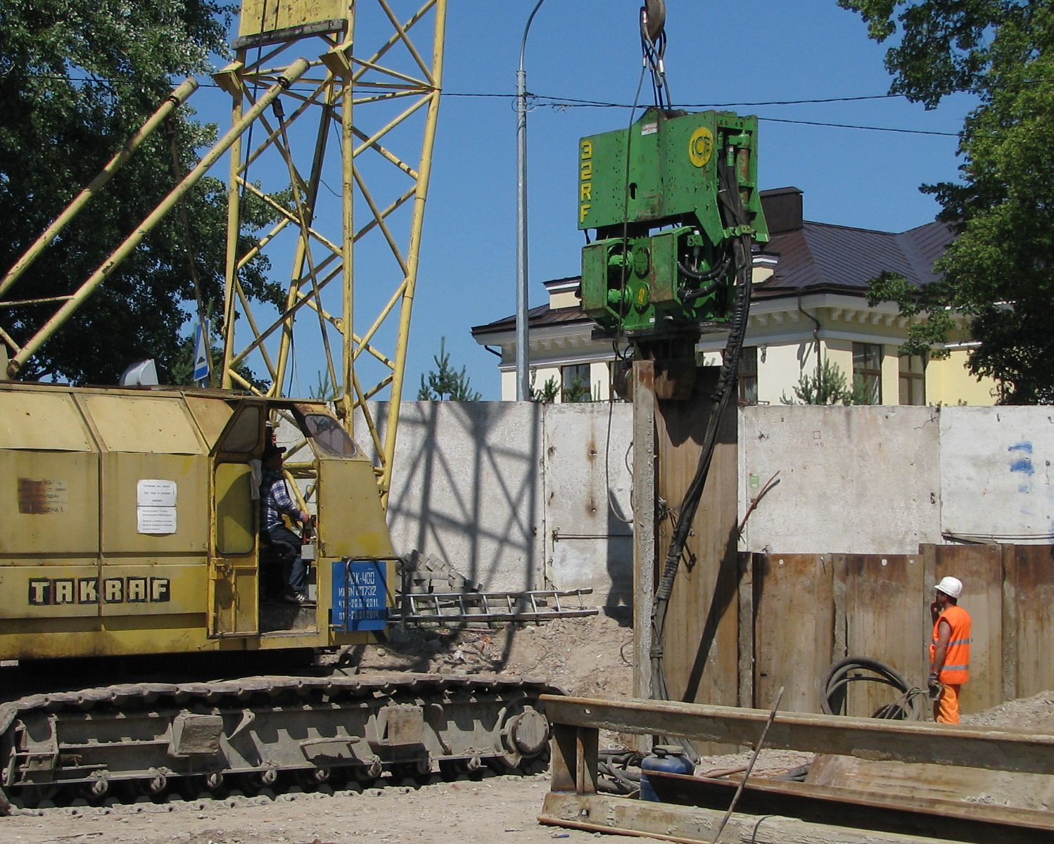 Рдк 400 грузоподъемность. Кран стреловой гусеничный рдк 250. Рдк 400. Рдк 400. Гусеничный кран рдк-400.