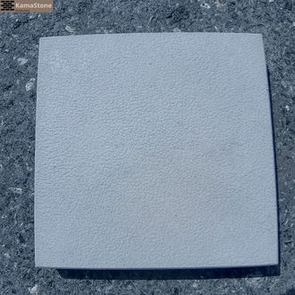 trotuarnaya-plitka-kamastone-shagren-kvadrat-1042-300-300-40-seraya-beton