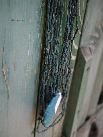 Сказки братьев Гримм. Комплект украшений в стиле фэнтези (серьги и кулон-колье с каплями)