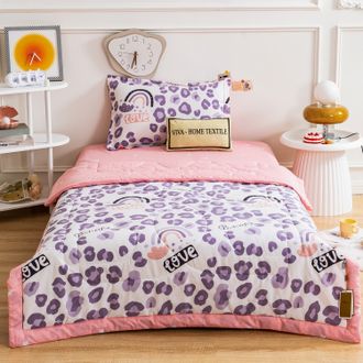 Комплект постельного белья Сатин со стеганым одеялом цвет Love 100% хлопок  размер 150*210 см(180*220 см) OBK007