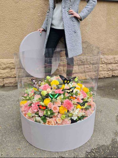 Огромный букет с бабочками №97