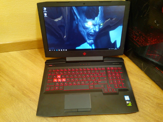 HP OMEN 15-CE010UR ( 15.6 FHD IPS i7-7700HQ GTX1050TI(4Gb) 8Gb 1Tb + 128SSD )