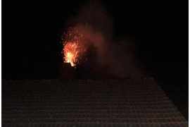 Пожар возник в трубе из-за возгорания сажи.