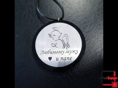 Подвеска в авто с индивидуальной гравировкой