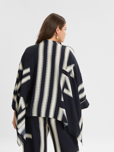 Эффектная легкая летняя блуза с геометрическим принтом