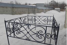 Ограда №27;
Высота полотна - 70 см;
Каркас - труба 20*20/столбы 25*25;
Рисунок - труба 15 мм;
Цена - 2750 (с лаком+150) р. за п.м.