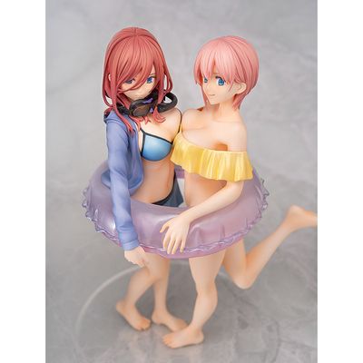 Фигурка 1/7 Мику Накано и Итика Накано (Miku Nakano,  Ichika Nakano)