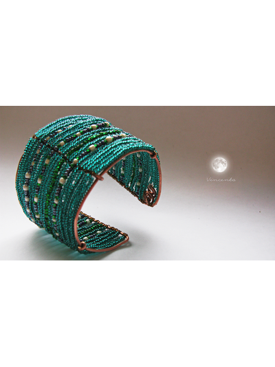 Туманный Авалон. Широкий браслет из бисера по мотивам легенды о &quot;Короле Артуре и рыцарях Круглого стола&quot;
