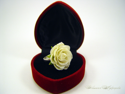 Комплект "Белые розы с цирконами".