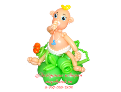 Малыш на полянке