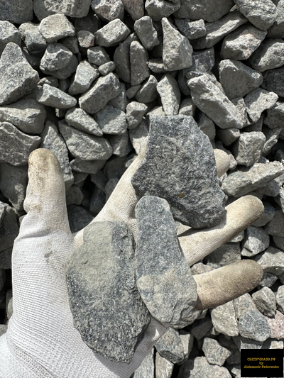 серый декоративный щебень