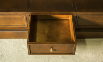 Тумба под ТВ и технику с 3 нижними ящиками на цоколе.