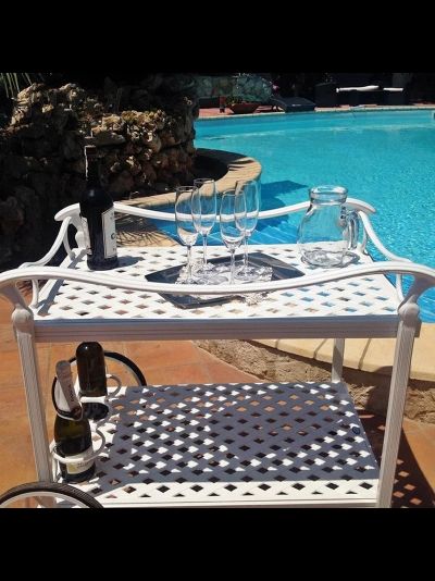 Белый сервировочный столик