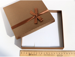 Футляр картонный с лентой на крышке 165*165*35 мм №10668