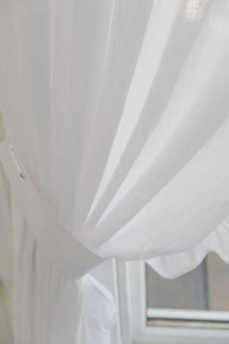 Штора с оборкой по краю